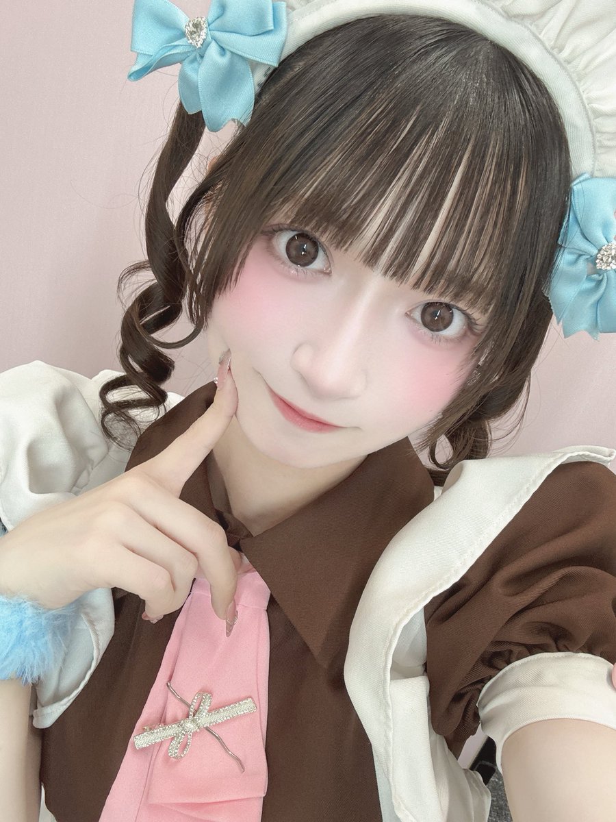 atmaid_fia's tweet photo. ︶︶︶︶︶⪩⪨︶︶︶︶︶︶⪩⪨︶︶︶︶︶

　　　おかえりなさいませ！
　　　　　　　 ご主人様♡お嬢様♡

　　　　  あっとほぉーむカフェ
　　　　　 ꒰ @athome_cafe ꒱
　　  9月新人メイドのふぃあです🪽

　これからよろしくお願いいたします🎶

︵︵︵︵︵⪩⪨︵︵︵︵︵︵⪩⪨︵︵︵︵︵ https://t.co/ymHcCK4DSi