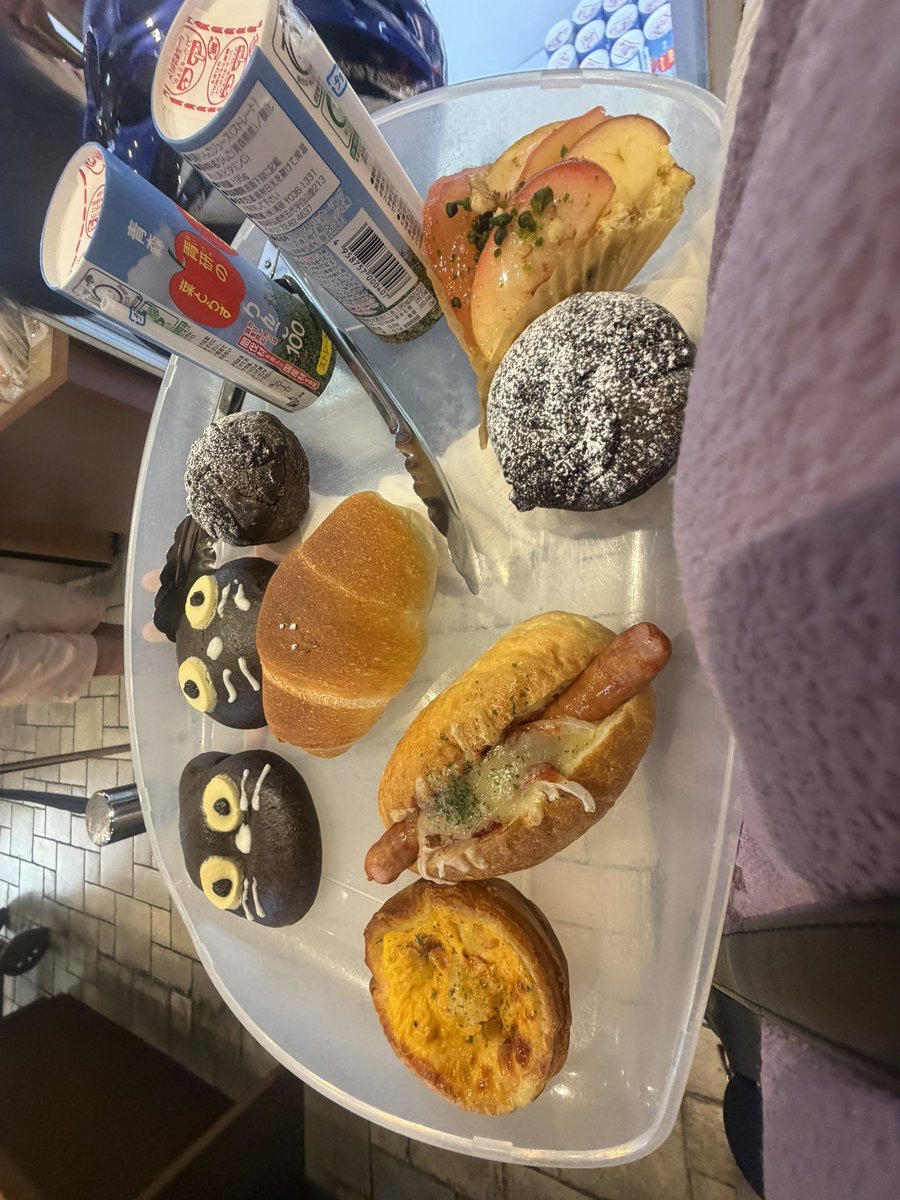 jkwt2k's tweet photo. 時々買いに来るパン🍞 https://t.co/0xAtIX8HBZ