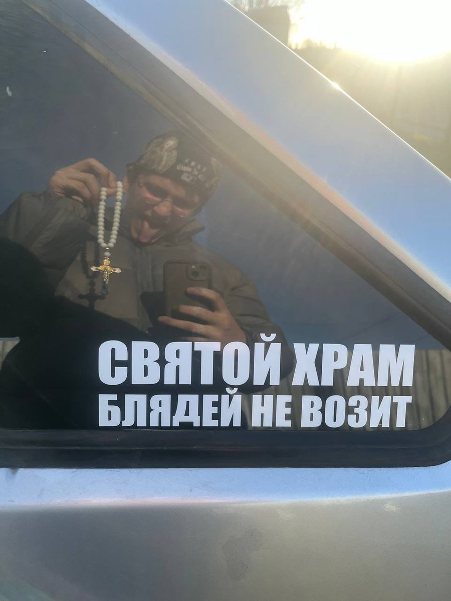 ksuxa8k1's tweet photo. хожу пешком теперь https://t.co/StfDE1t2Hn