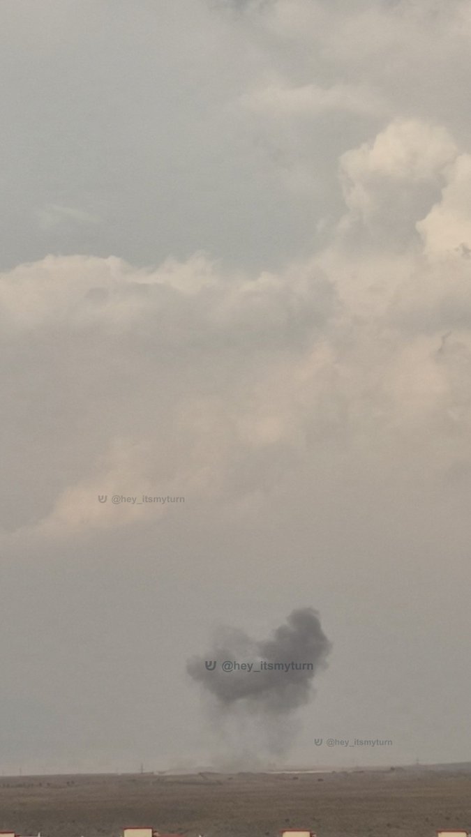 hey_itsmyturn's tweet photo. Explosion in Radar
SW of Tabriz
East Azerbaijan Province, #Iran 
Cameraperson described it as "airstrike-like" and "huge blast" 
16:02 local time | 1232Z https://t.co/SNXvEoaPZY