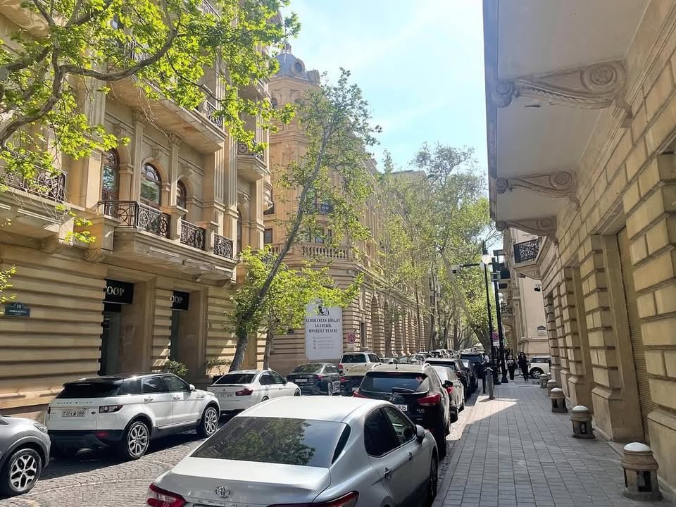 mitsu7travel's tweet photo. VIVANTのロケ地で世界一新日と噂のアゼルバイジャンを旅行してみて🇦🇿

・物価が安い
・シェキ￼城は泊まれる
・ずっと紅茶飲んでる
・町中に日本庭園がある
・第二のドバイと言われてる
・日本が大好きな人多数
・日本人だとビザを無料で取得できる
・治安がよくて街中も綺麗
・アゼルバイジャン料理美味しい
・ヨーロッパに近いから安く旅行できる

リアルシャキ城がある￼街シャキはとてもいい街だったので気になってる方はぜひ行ってみてください🌏