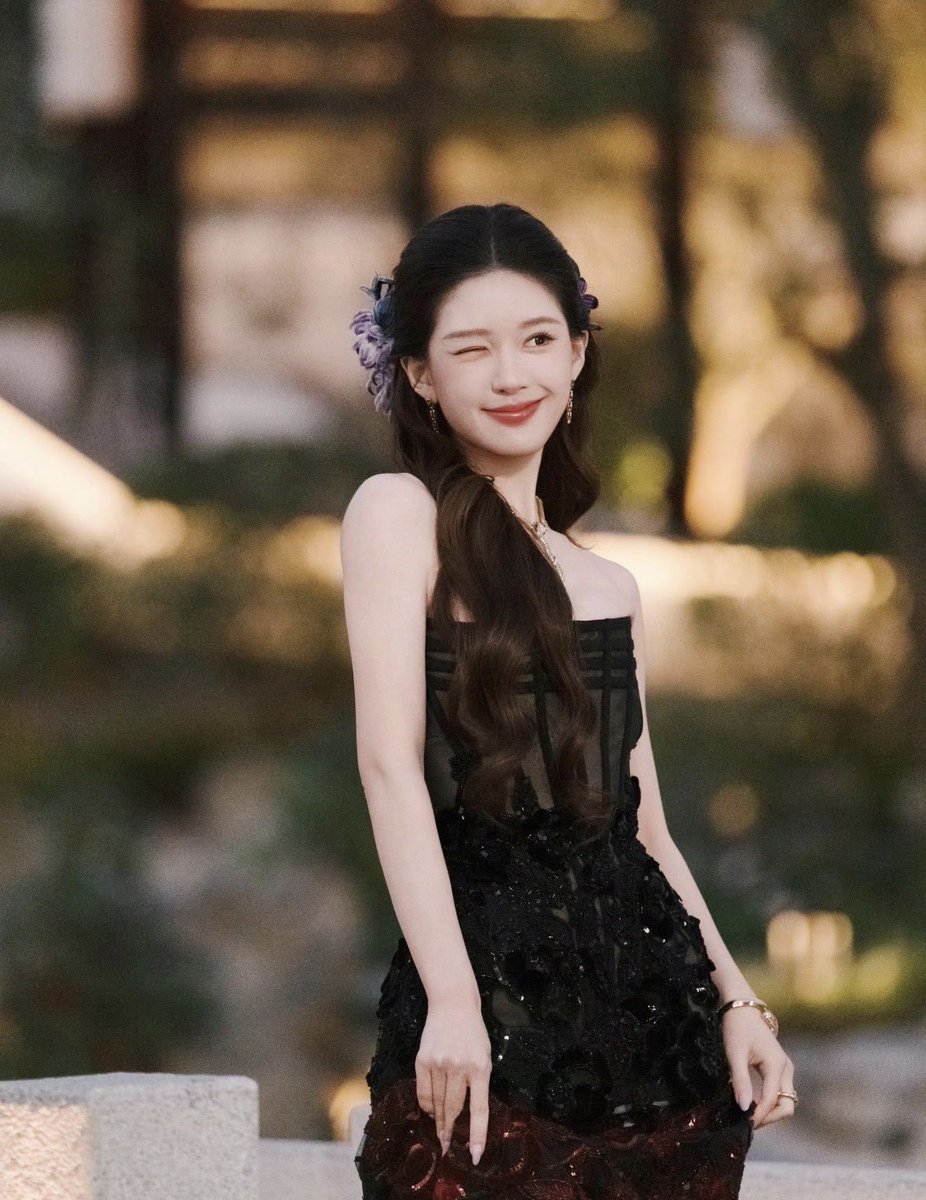 JLBOABIE's tweet photo. Elegant &amp; Classy 🖤
#ZhaoLusi https://t.co/05343aypRH