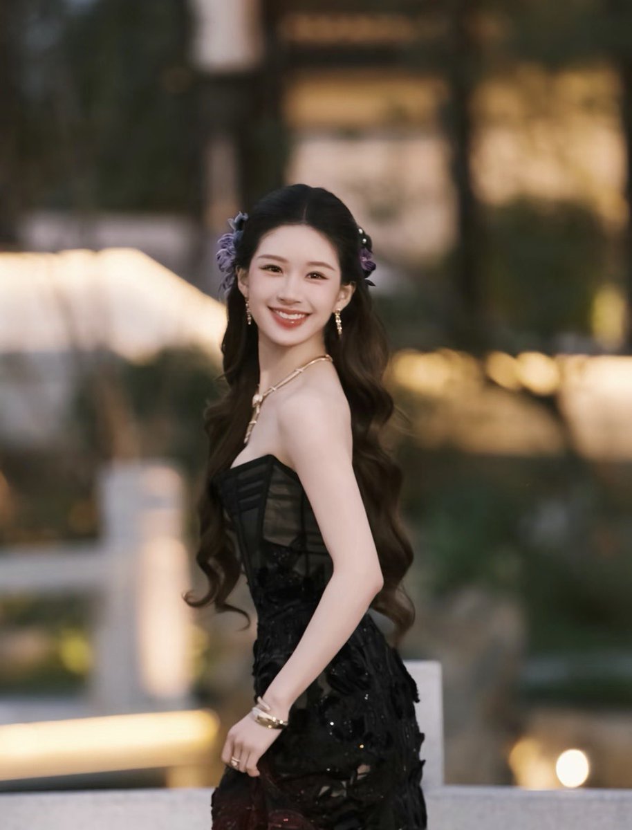 JLBOABIE's tweet photo. Elegant &amp; Classy 🖤
#ZhaoLusi https://t.co/05343aypRH