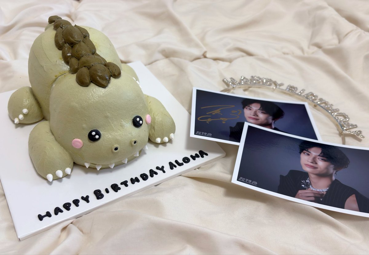 ql08zZ's tweet photo. .╭╮_╭╮
 ( ⸝⸝ －Д－) ⟡
/        づ┏━━━━━━━━━━━┓
ヽ__つ. ♥ ʜᴀᴘᴘʏ ʙɪʀᴛʜᴅᴀʏ ᴀʟᴏʜᴀ ♥
             ┗━━━━━━━━━━┛

#HAPPY_ALOHA_DAY #髙松アロハ https://t.co/xaLQgiwUbS