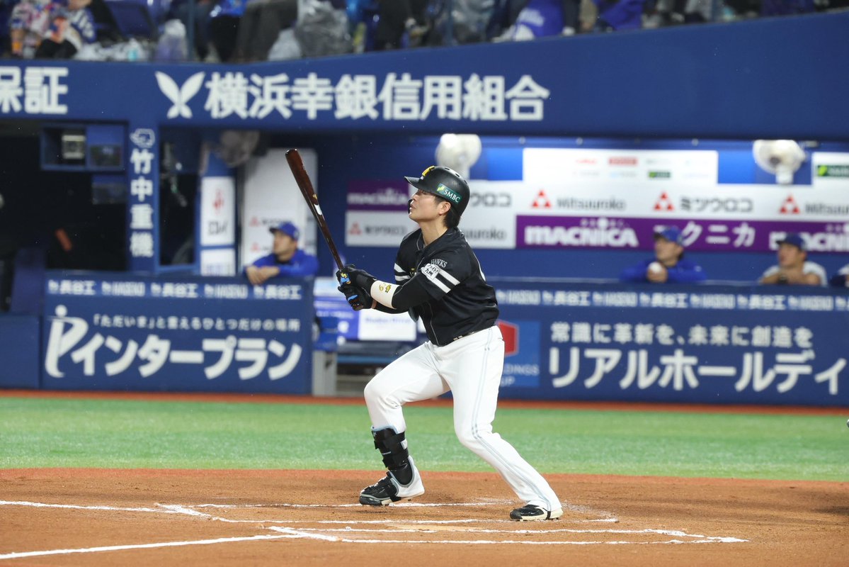takafullc2's tweet photo. ホークス、連勝です！

川村友斗選手のソロホームランが

決勝点となりました！！！！！

カメラマンから最高の写真が続々と…😭 https://t.co/DCqQcEBahW