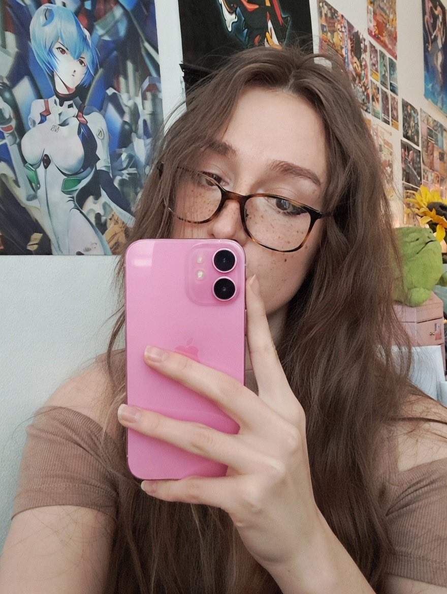EvilRuuti255's tweet photo. Bored trans 🏳️‍⚧️ girl 💋 Say hey for a little tease 😉 Only tip-ready men ❤️💸 https://t.co/hRizFL35D2
