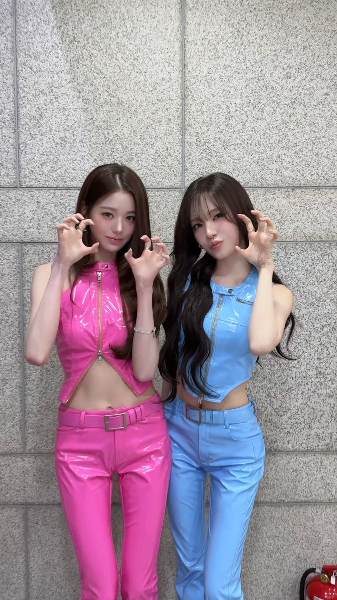 wonyoungdollz's tweet photo. YOUNGLIZ NATION 🩷💙 https://t.co/X9aE372qif