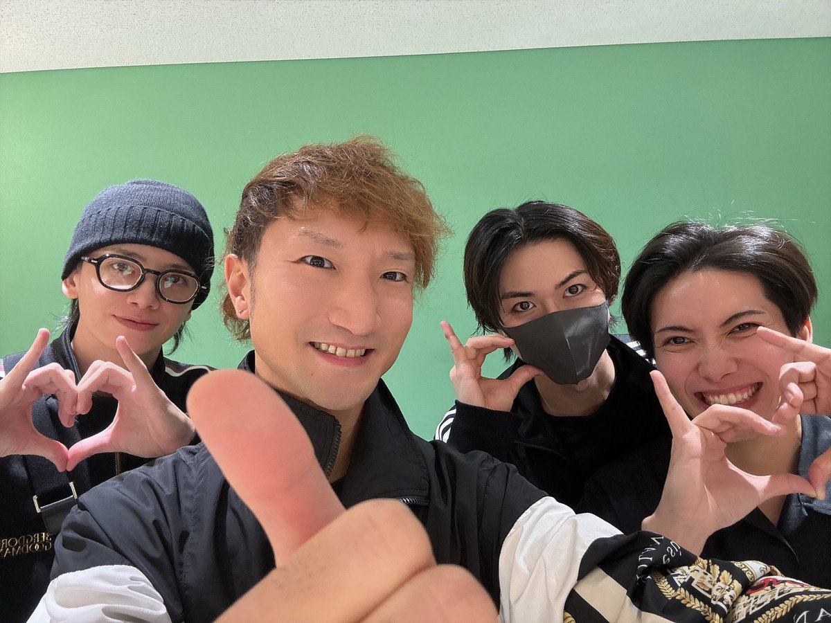 aibatchi's tweet photo. ミュージカル『新テニスの王子様』
The Final Stage 🎾

大阪公演、無事に全公演終了しました！！
ご来場くださった皆さま、本当にありがとうございました✨

本日の相葉入江は日替わりも盛りだくさん暴れさせていただきました。
楽しんでいただけていたら幸いです🎾

次は岐阜でお会いしましょう😊

#新テニミュ