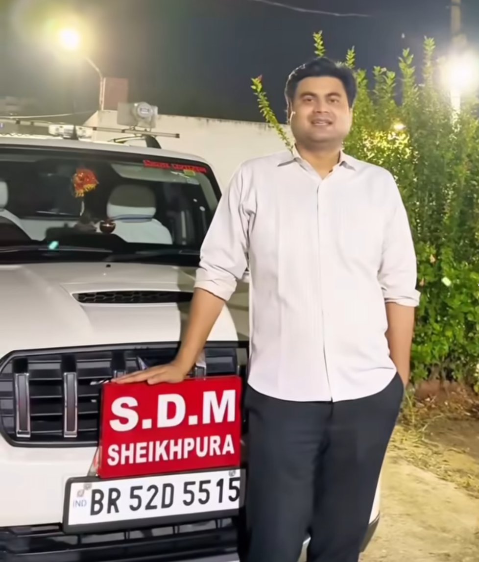 BihariMan1's tweet photo. SDM Rahul Sinha:
- Allegedly makes reels instead of focusing on official duties.
- Earns money from YouTube.
- Sells books on Flipkart and Amazon while serving as a government officer.

But when @khurpenchh exposed him with proper documents and evidence, his Instagram account was restricted in India instead!

Is this how accountability works in India?
