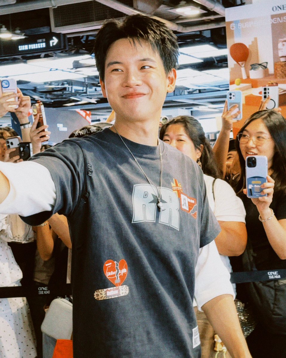 ywxdawn's tweet photo. โฮรรร CEO กับยิ้มปลากระเบน ( ◜◡◝ )

YinxShane ANWYLL at SIAMCENTER
#YinxShaneTheRockyRiot https://t.co/dyDYFxzkuJ