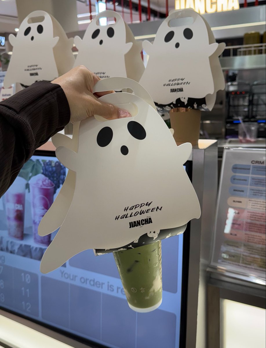 Hamkdy_'s tweet photo. ทีแรกได้มาแค่แก้วเลยพูดกับแฟน อ้าว ต้องสั่งเมนูไหนเนี่ยถึงจะได้ผี🥺 น้องพนงเลย เอามั้ยคะแล้วรีบใส่ให้ น่ารักมากกกกด666655555 https://t.co/dgjUSIY77G