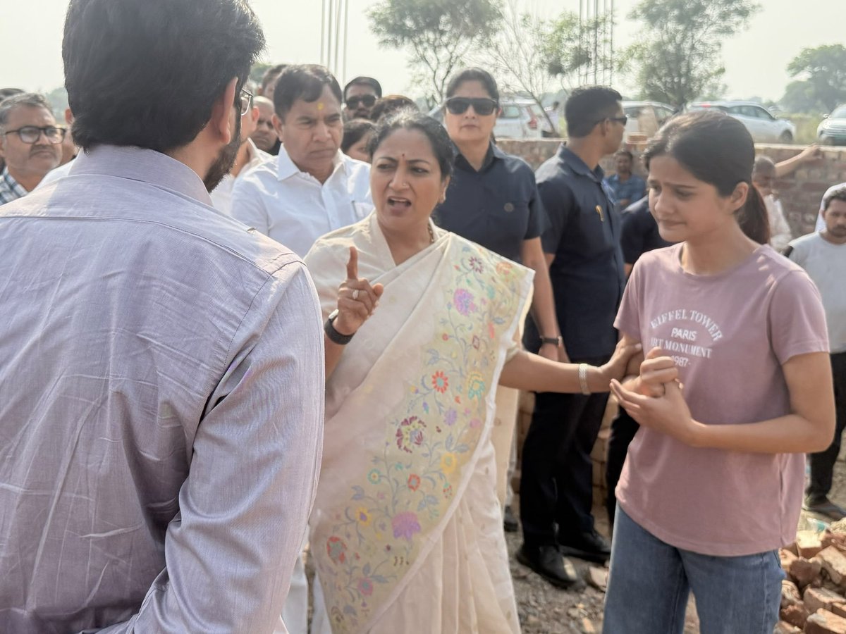 TheViditsharma's tweet photo. A heartfelt thank you to Rekha Ma’am for meeting animal welfare activist Jagriti Mishra ji and assuring her of full support regarding her animal shelter. ❤️🙏

Such compassionate leadership gives hope to countless voiceless souls and those who dedicate their lives to protecting them.

Animal welfare initiatives deserve encouragement, protection and support, not obstacles.

Truly grateful for this kind and reassuring gesture. ❤️

#AnimalWelfare
#Dogs
@gupta_rekha