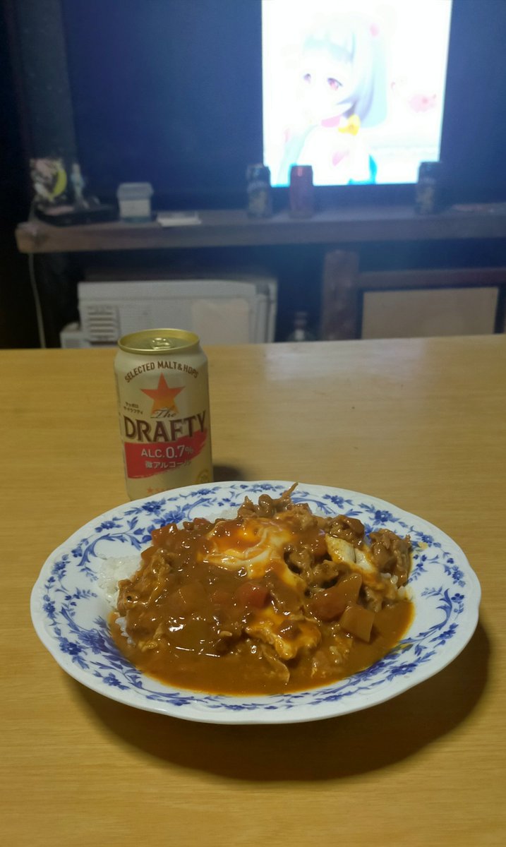suzuran50's tweet photo. 今日の晩御飯はインスタントカレー
豚肉、卵トッピング https://t.co/Ia4jAiqHZv