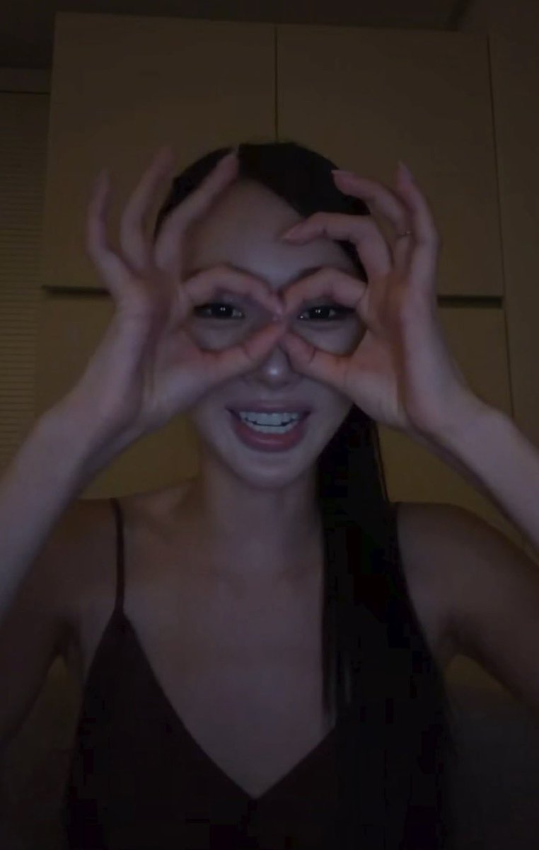 chaenglovesus's tweet photo. pretty boba eyed girl, we missed you so much… thank you for coming on live to talk to us tonight and we can’t wait for your birthday party. you’ve worked so hard, and we’re so excited to see what you have in store for us 🖤 https://t.co/Rvs4f4zX4t