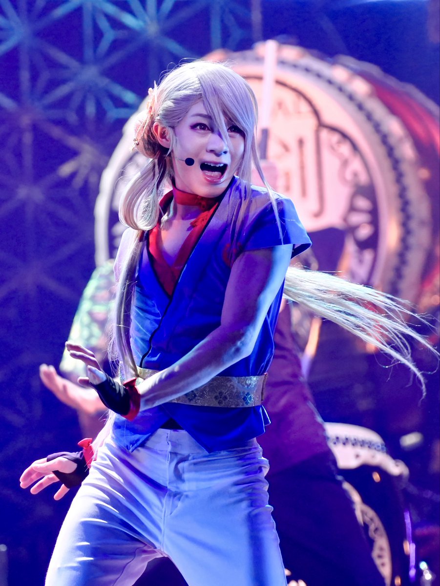 digitarou's tweet photo. 今剣。無邪気で愛らしい振る舞いの中に、歴史を見つめてきた刀剣男士としての強さがありました。小狐丸とともに歩む姿、そして物語の最後に託された希望が心に残ります。大千秋楽記念、ゲネプロ写真です。
（3/9） #刀ミュ #刀剣乱舞 https://t.co/zy40ZrI6T0