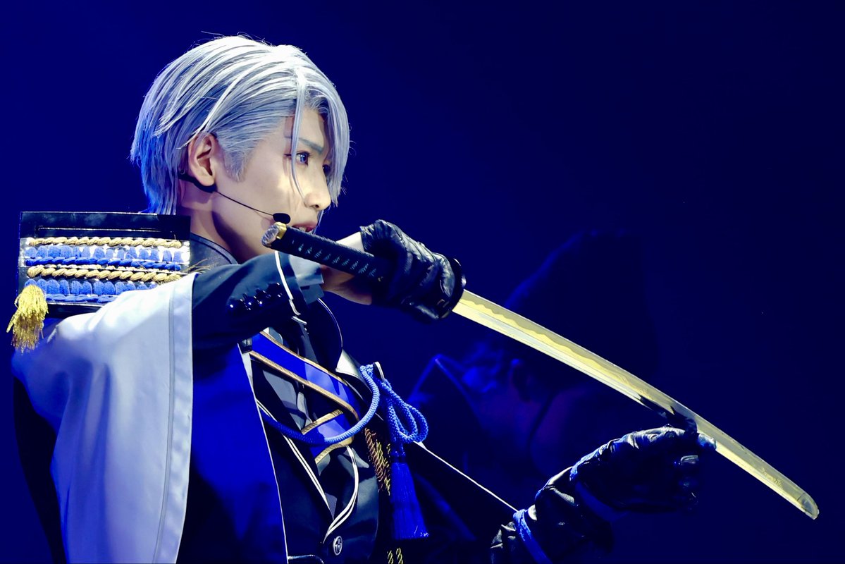 digitarou's tweet photo. 山姥切長義。冷静な判断力と鋭い洞察で、三日月宗近を追う物語を支えてくれました。南泉一文字との掛け合いでは、張り詰めた物語の中に思わず笑みがこぼれる場面も。大千秋楽記念、ゲネプロ写真です。
（5/9） #刀ミュ #刀剣乱舞 https://t.co/1yyf0uYTEC