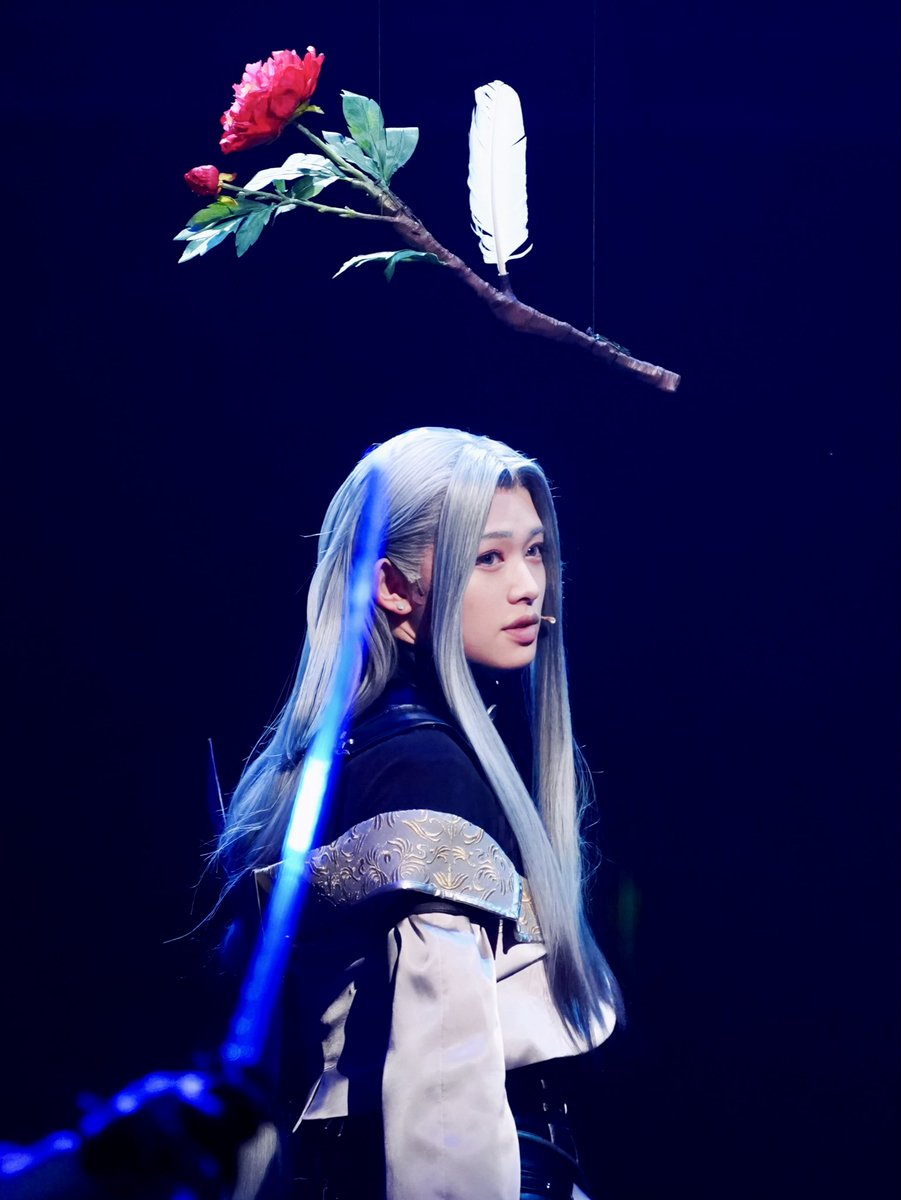 digitarou's tweet photo. 姫鶴一文字。夢と現の狭間に立つような幻想的な存在感が印象的でした。柔らかな物腰の中に鋭さを秘め、しなやかな所作と美しい表現で観る者を惹きつけてくれました。大千秋楽記念、ゲネプロ写真です。
（8/9） #刀ミュ #刀剣乱舞 https://t.co/rMlbsqrhc1