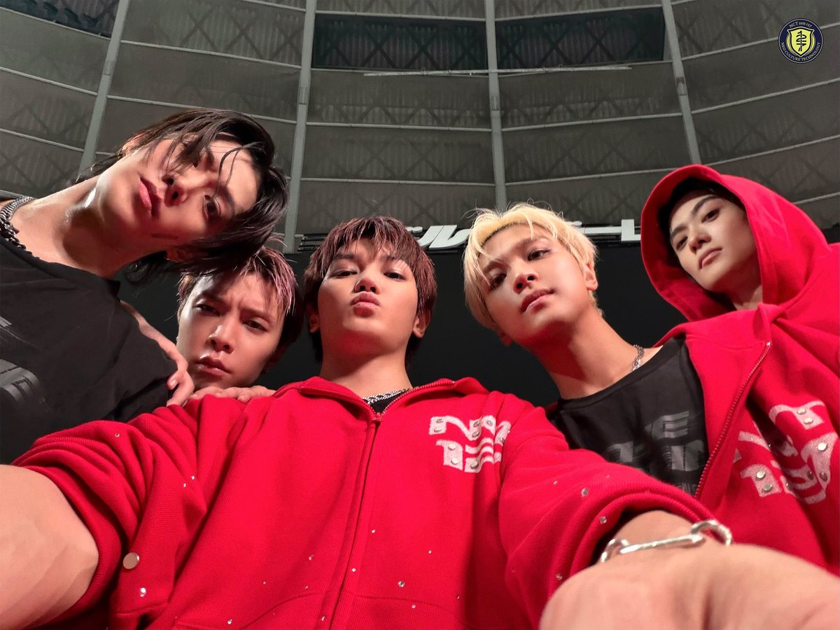 mjng_'s tweet photo. ถ่ายมุมนี้ยังรอดทั้งวงอะ ส่วนชั้นเหมือนอึ่ง https://t.co/iYKJoxsLaa