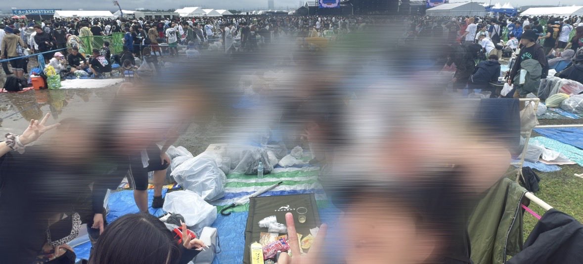 fuu__FEET's tweet photo. 初ハジマザ
シートの皆さん暖かく迎えてくれてあざす！！！
まじで楽しかったーーー
Hump Backが1番でした https://t.co/nDq5OGCFWD