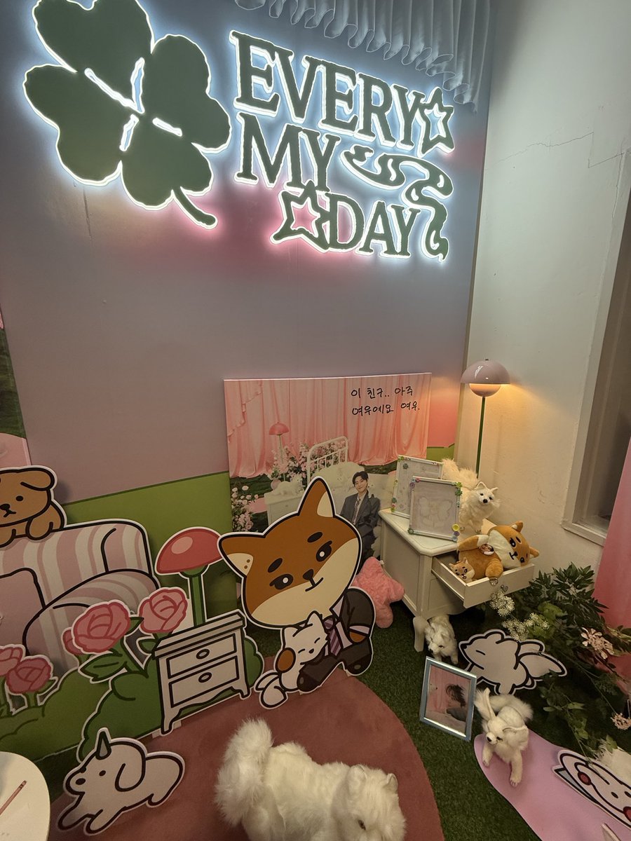 b8Rng2VLbldB6An's tweet photo. カードもらうためには韓国語能力or英語力必須のPOPUPでした🍀 https://t.co/jThZRl4kQq