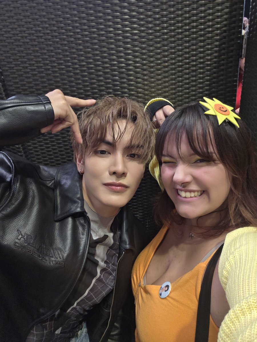 sapphuwin's tweet photo. joong is so beautiful i love him sm :(( <33

#TheAFestival #TheAFestivalxJASPER https://t.co/LoMGT2t6pp