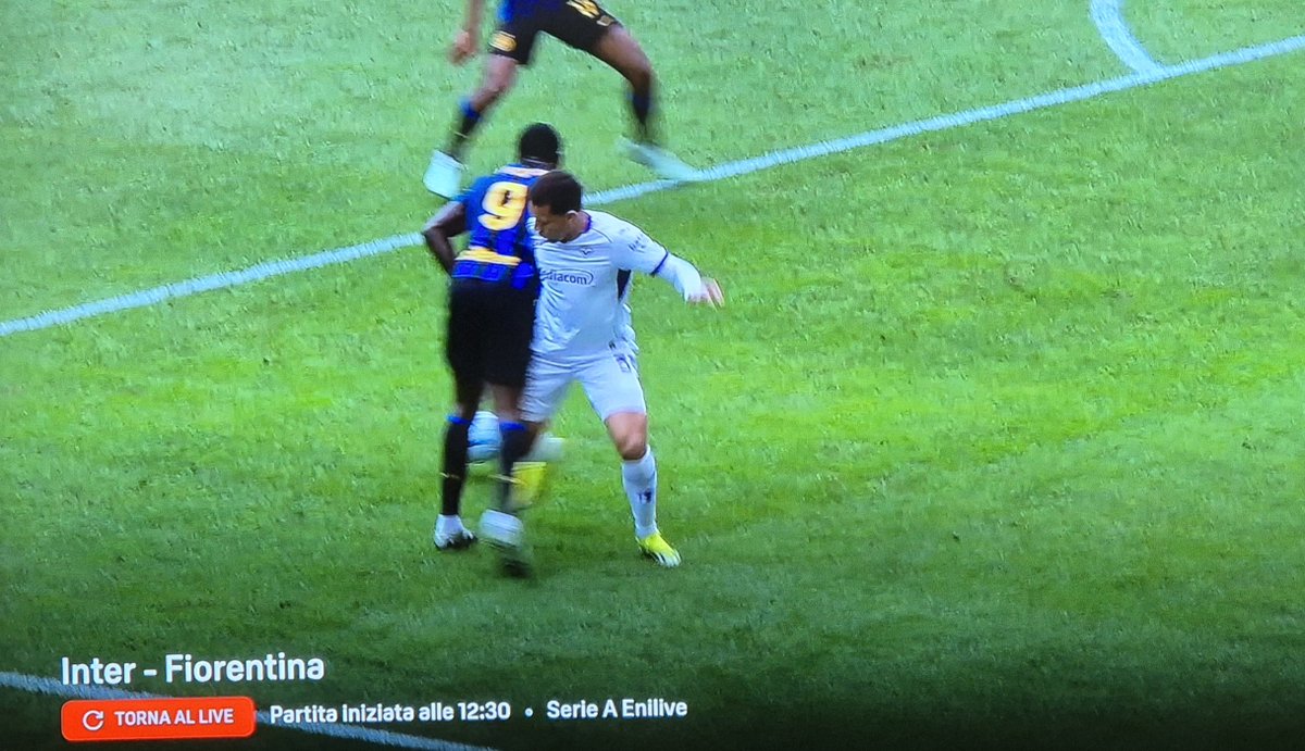 DonDie_Sospeso's tweet photo. MARIANI ASSEGNA RIGORE (EVIDENTE A TUTTI, ANCHE IN TELEVISIONE) E POI CAMBIA IDEA.
QUESTE PORCHERIE ACCADONO SOLTANTO CON L'@INTER.
UNO SCHIFO MAI VISTO.
BASTA, NON SE NE PUÒ PIÙ! 🤬🤬🤬 https://t.co/yCpkEFBNqp