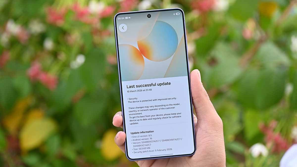 thesammyfans's tweet photo. October 2026 update now available on these Samsung devices

https://t.co/WVqX1FuU6n https://t.co/idM2pHvYfv