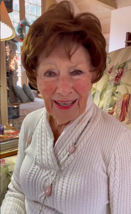 ClassicMovieDig's tweet photo. A MOST Happy 98th (!) Birthday, 'Mrs. C' Marion Ross!!!
These are still "Happy Days."  All the best to you!!
#BOTD https://t.co/ILeeMqcyXS