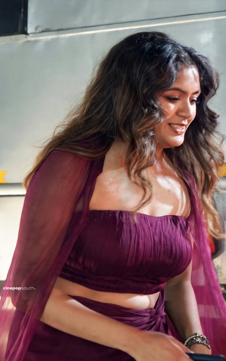 CinePopHD's tweet photo. Aditi Shankar is seen at an awards event. ❤️ #AditiShankar https://t.co/zSbmqpxz0r