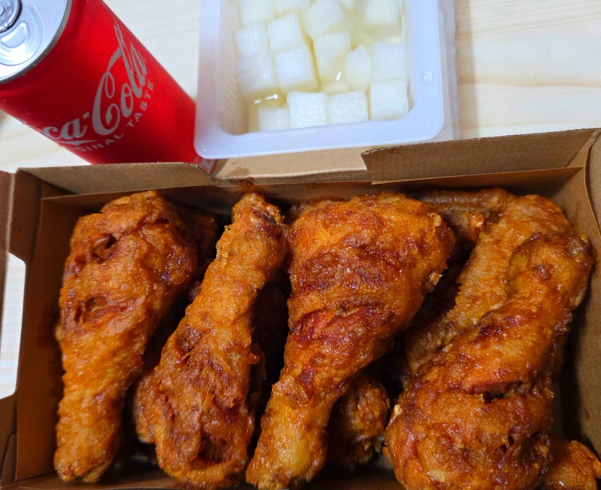 Peacism's tweet photo. #주말 #파스타 #치킨 ❤️ 
#파이팅 ❤ #Korea #CheonAn #Landscape #Sky #Chicken #KoreanChicken #교촌치킨 #KyoChon #Pasta #Love #Always #Memory #Remember #Believe #함께 #고마워요 #기억 #생각 #다잘될거야 #GoodLuck #힘내자 #사랑 #열정 #도전 #사색 #가을 https://t.co/G33Mx3Dff2