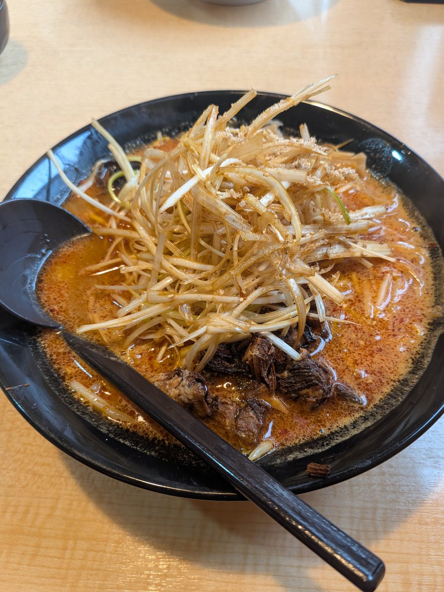 UNAGI_g's tweet photo. 北海道北広島らーめんかず屋
ネギ辛味噌らーめん

初訪
スープ飲むとしょっぱいの好きでも、しょっぱいと感じた🤔
（味噌らーめんのほうがマイルド）
辛さは程よい
コマ切れのチャーシューは割と好み
（けども最初食べたら冷たかったのがなぁ）

#ラーメン
#宮城ラーメン
#北海道北広島らーめんかず屋 https://t.co/pEk7sOkvxv