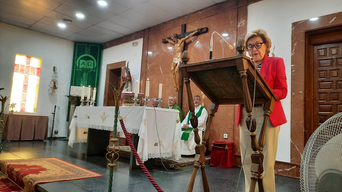 EMVE2012's tweet photo. Comenzamos la Semana de Evangelización con motivo de la Visita Pastoral del Arzobispo a la Parroquia San Francisco y Nuestra Señora del Rosario, en Mérida, con la Eucaristía de Envío y comida fraterna https://t.co/lMZvP7yFTN