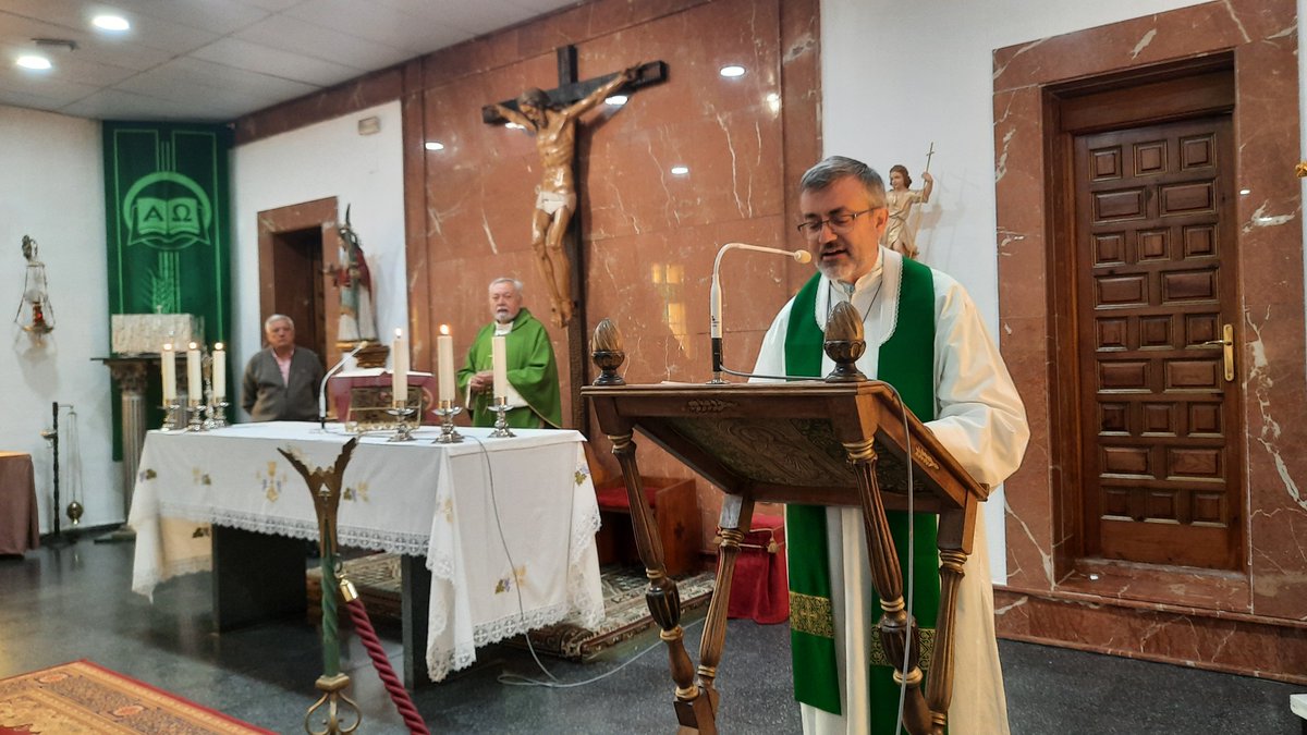 EMVE2012's tweet photo. Comenzamos la Semana de Evangelización con motivo de la Visita Pastoral del Arzobispo a la Parroquia San Francisco y Nuestra Señora del Rosario, en Mérida, con la Eucaristía de Envío y comida fraterna https://t.co/lMZvP7yFTN