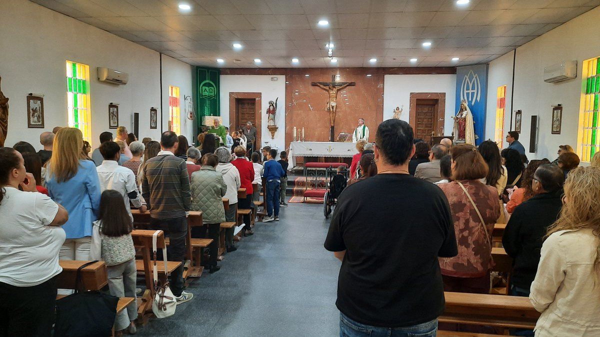 EMVE2012's tweet photo. Comenzamos la Semana de Evangelización con motivo de la Visita Pastoral del Arzobispo a la Parroquia San Francisco y Nuestra Señora del Rosario, en Mérida, con la Eucaristía de Envío y comida fraterna https://t.co/lMZvP7yFTN