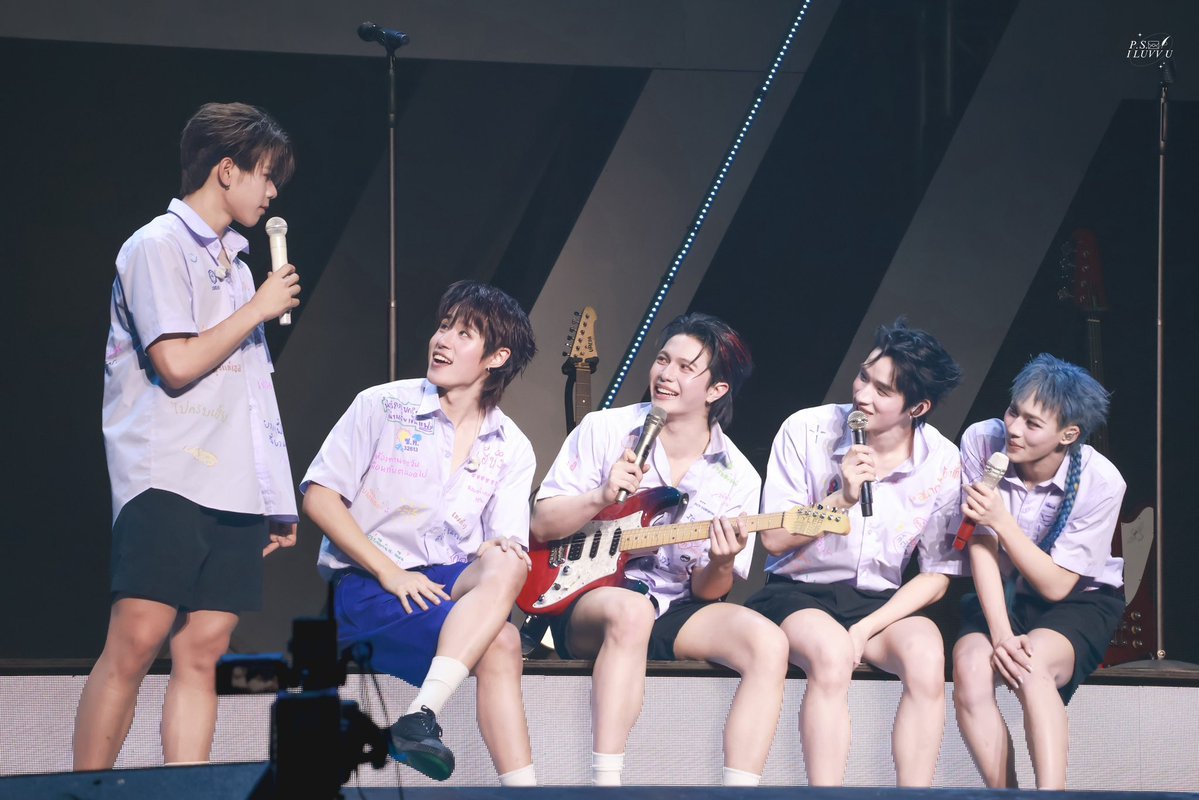 Kuromi234324's tweet photo. Cute kids looking at their senior 

REFLEXION FOREVER
#LYKNReflexionConcertD3 https://t.co/VGnnwvNULg