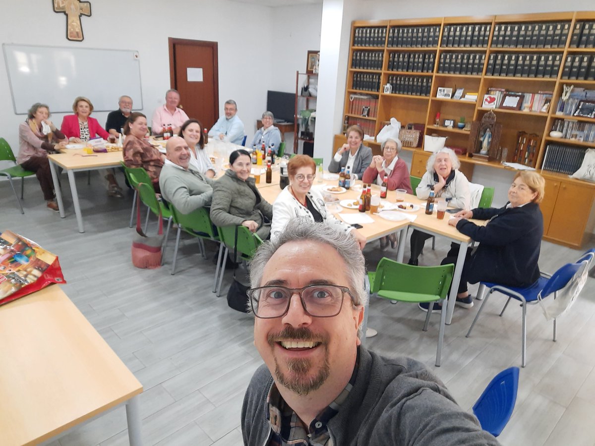EMVE2012's tweet photo. Comenzamos la Semana de Evangelización con motivo de la Visita Pastoral del Arzobispo a la Parroquia San Francisco y Nuestra Señora del Rosario, en Mérida, con la Eucaristía de Envío y comida fraterna https://t.co/lMZvP7yFTN