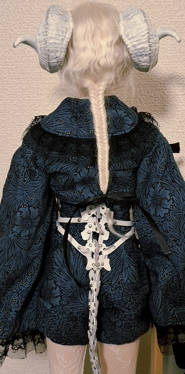 kani_0611's tweet photo. あとウィッグを新調しました。
後ろは編んでみたりして。これも可愛いね！ https://t.co/NxCuPOTAnM