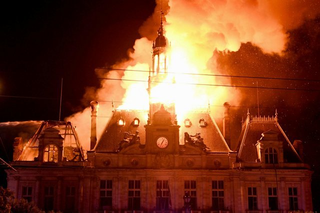 arai1869's tweet photo. @Spektra94 フランス人が100年以上の歴史がある優美な建築物を発見したとき https://t.co/JxVaznXUfO