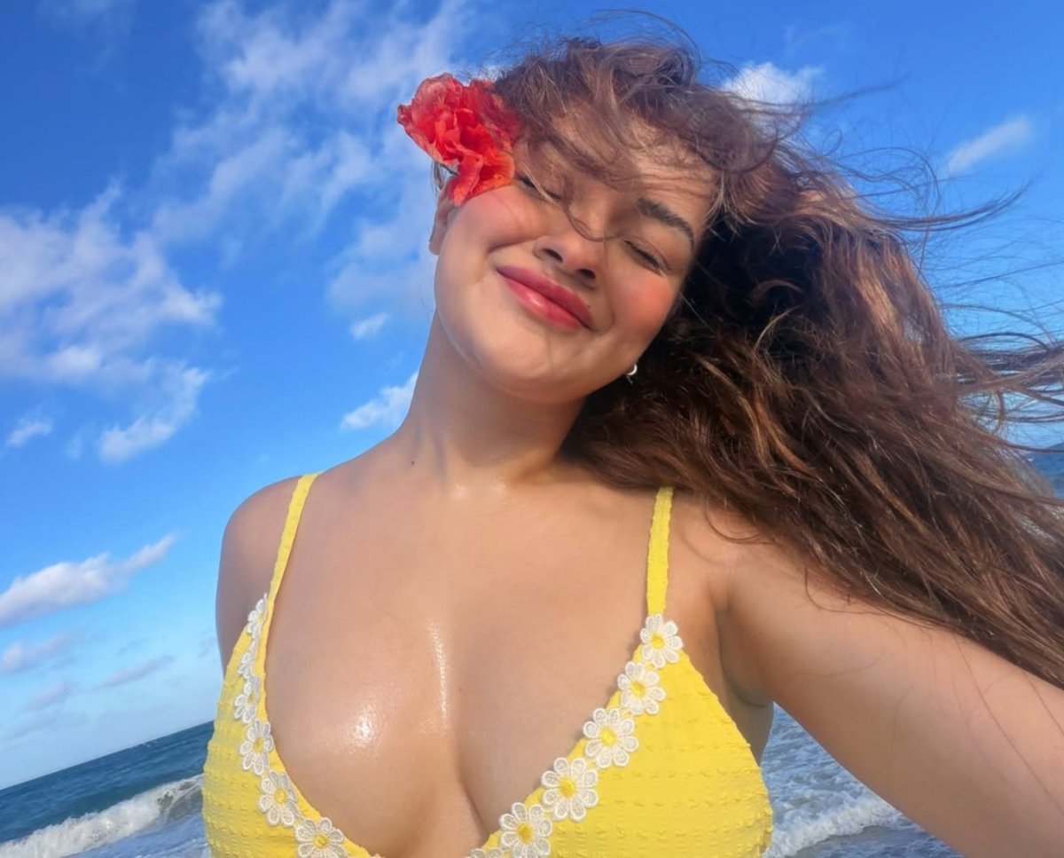 BollyBeau's tweet photo. Avneet Kaur in bikini is best diwali gift for her fans
#Avneetkaur #bikni https://t.co/6h2OiXs54Y