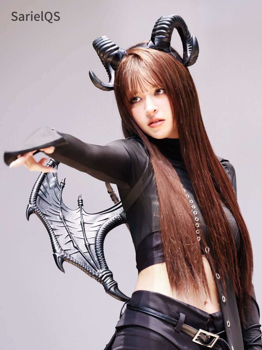 earthforLILY's tweet photo. 아니 릴리라는여자 대체 뭐길래 
여자의 천사도 되고 여자의 악마도 되는거냐
ㄹㅇ안믿겨서 두눈 닦고 다시 봄 https://t.co/KuBhC0lxZu