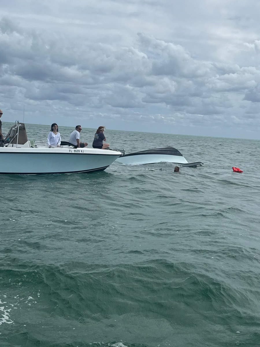 USCGSoutheast's tweet photo. #SAR A @USCG Station Islamorada crew rescued a captain after a 23-foot vessel capsized near Key Largo, Saturday. A good Samaritan rescued 3 passengers. All 4 mariners were safely transported ashore. No injuries reported.
🔗 https://t.co/rNVWJ7HZgn
#USCG #BoatingSafety https://t.co/9SY3l5SjO7
