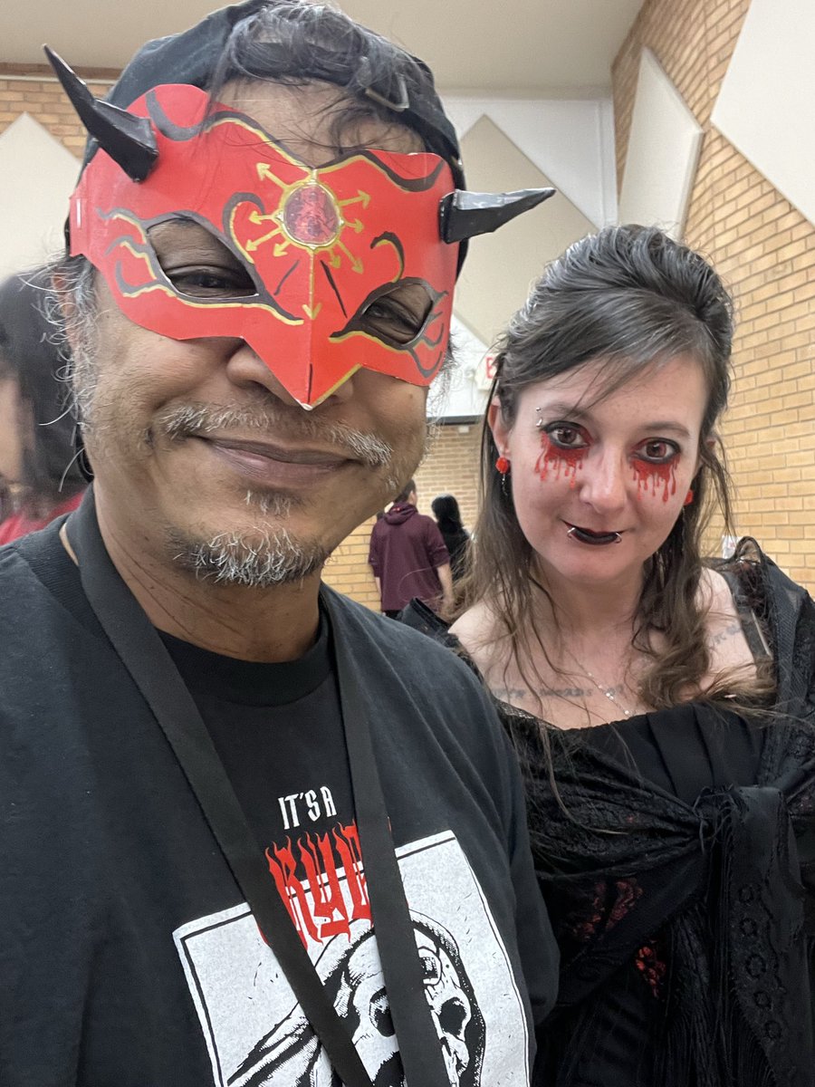 VALiant573's tweet photo. @DnD_AdvLeague Liar’s Night masques and Baldur’s Gate investigative tasks at KeeCon! To confront amalgamonsters and a vengeful ghost vamp and hunt a devil hitman and cultists in a refugee camp.#DnD #ttrpg https://t.co/ZiIUH2MZf3
