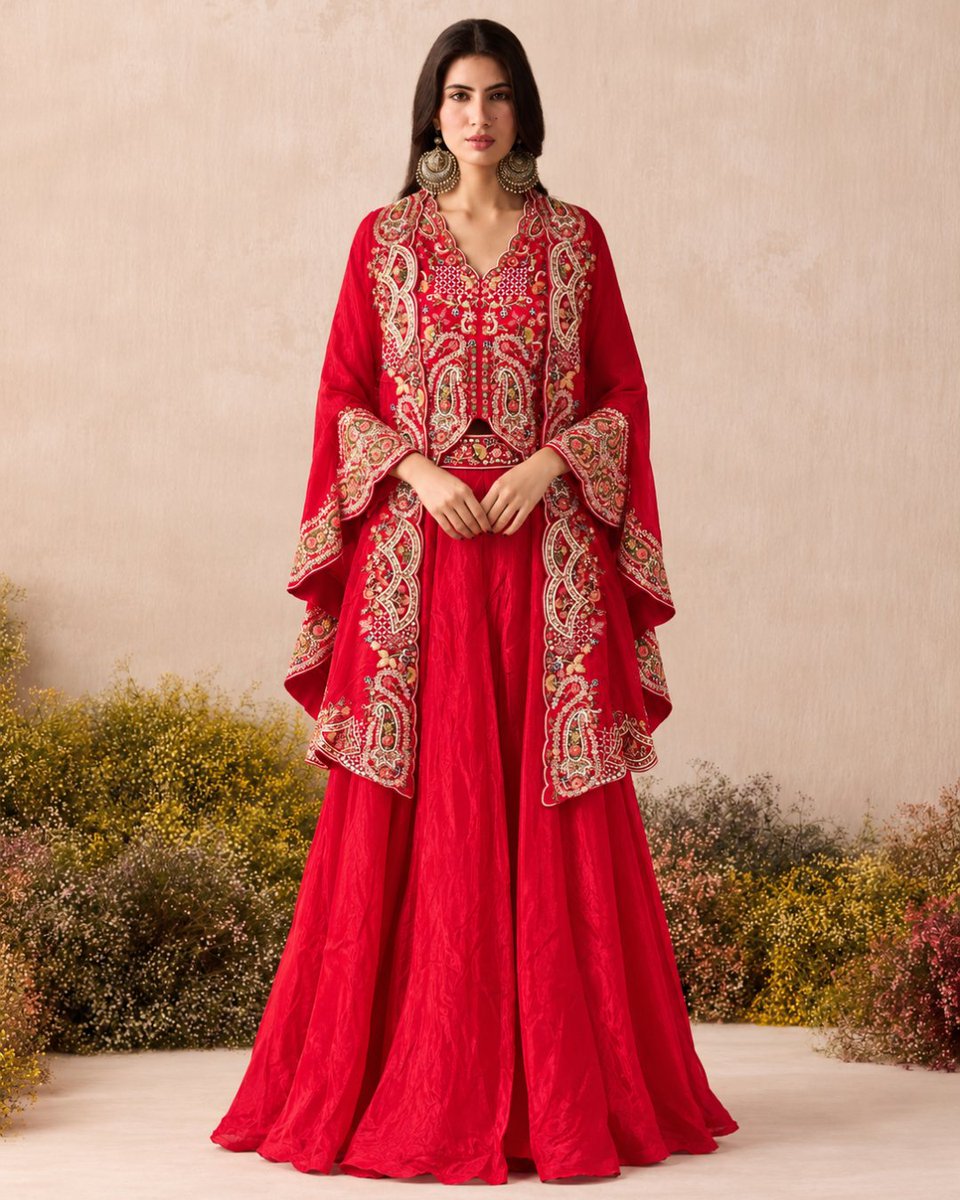 jantabazar's tweet photo. Red hot and ready to steal the show. 🛑✨
Swipe through all the slides to see the full look! 🧵👇
#Fashion #OOTD #StyleInspo #OutfitGoals #EthnicWear #FestiveFashion #RedOutfit #TraditionalGlam #SwipeRight #StyleCheck #TrendingFashion #FashionTwitter https://t.co/PNY98q3nLW