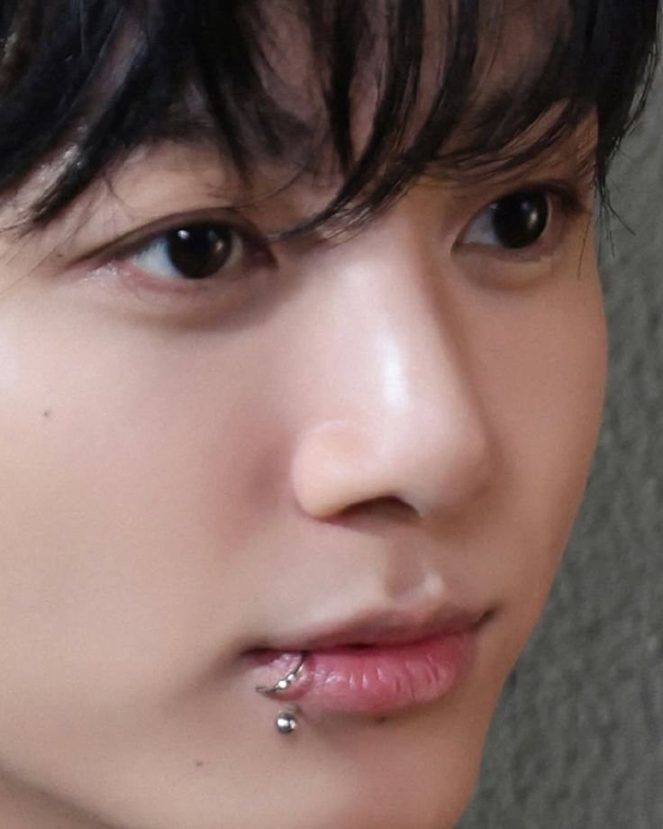 ggukieholic_'s tweet photo. jungkook's nose appreciation tweet https://t.co/zLH86WJ3nd