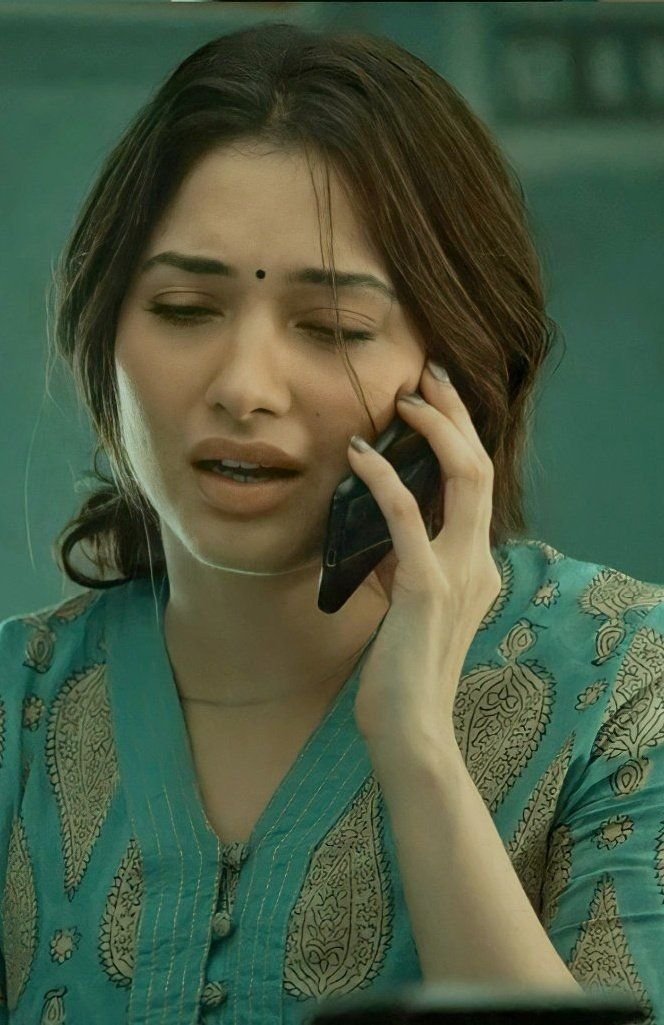SuryaWillinx's tweet photo. ** Conversation with frd wife **

Frd wife : en purushana ena da senja

Me : Tea than kudika ponom d

She : poi sollatha, avan kiss pannumpodhu vai la un pool vaadai varuthu

Me : kandu pudichitiya, nama ol potta video kamichi than omba vachan

Frd wife :  ennathu oomba vachiya👇 https://t.co/quTJ3dssDA