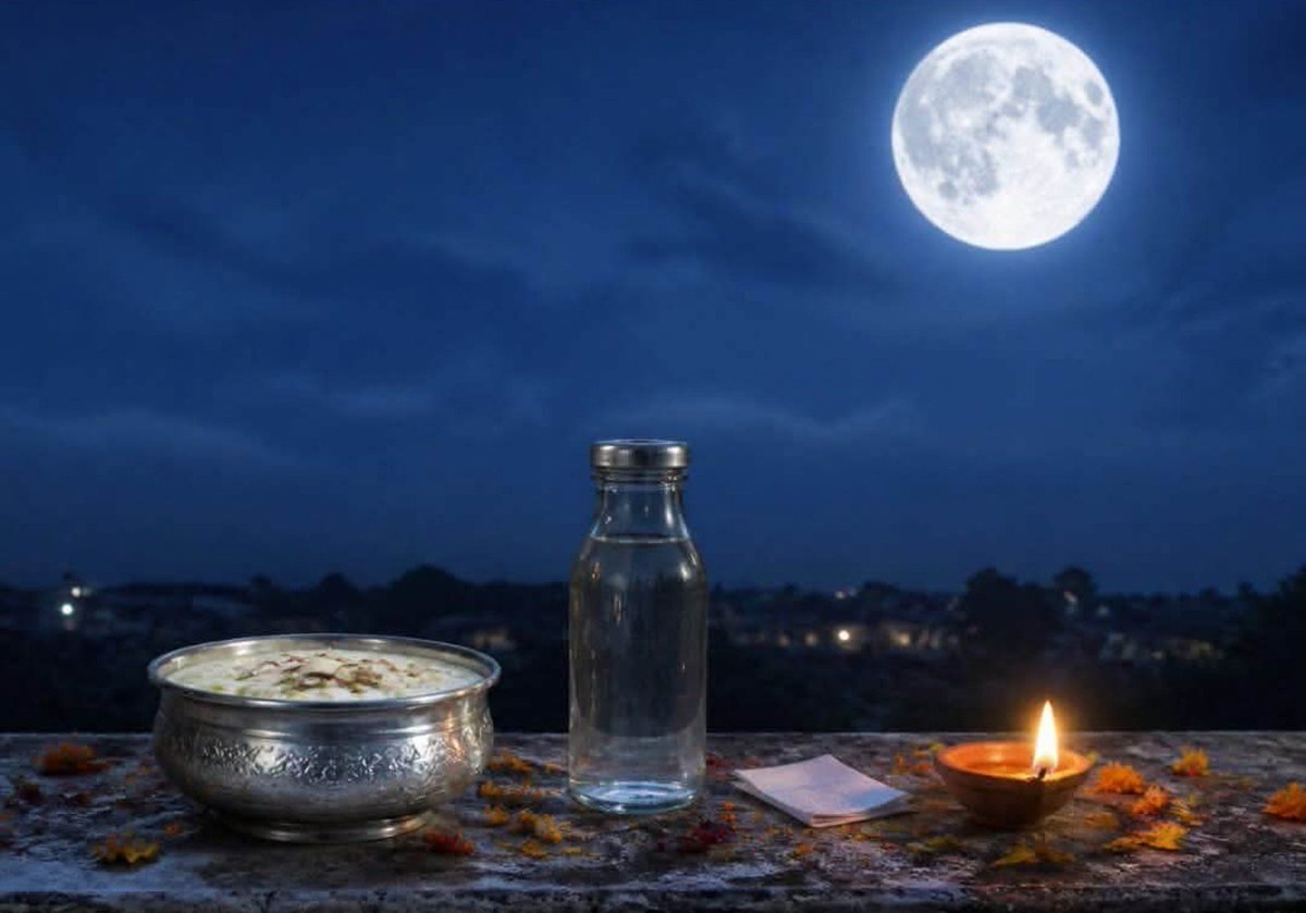Lovepettyquotes's tweet photo. On #Sharad_Purnima , the universe overflows with grace.

Mā Lakshmi showers abundance on the vigilant seeker.

The nectar of SriKrishna's cosmic Raas Leela heals the soul with pure spiritual bliss.

The full moon illuminates our consciousness with its 16 divine virtues.

🙏🪷🌝 https://t.co/1gso00OIMs