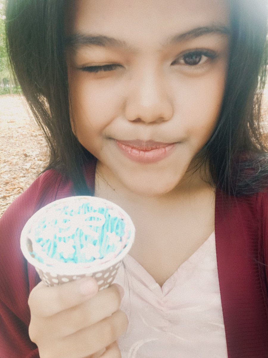 artnless's tweet photo. #EScapeWBesties happy happy haappyyy ;DDD https://t.co/TWkjoILr5z