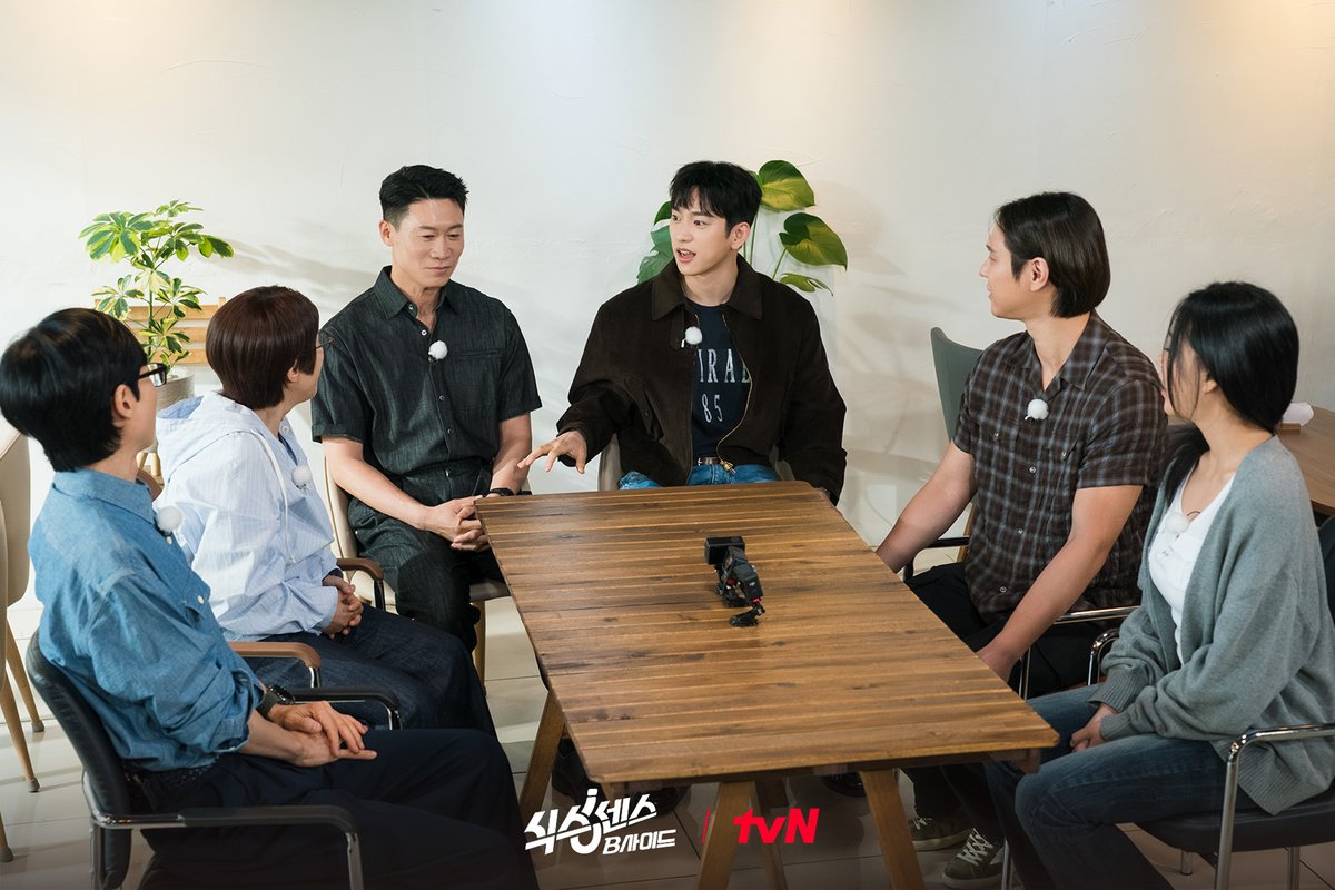 chtvn's tweet photo. 도파민 레전드였던 이번 판💫
"한 번 더 나오고 싶다!!" 박제 완료📸 
우리 잊지 말고 또 나오기🤙

더 치밀해진 가짜 찾기
<식스센스: B사이드>
✔[일] 저녁 7:50 tvN

#tvN #식스센스B사이드 #식스센스
#유재석 #송은이 #고경표 #비비
#즐거움엔20tvN #스트리밍은TVING https://t.co/rGhw5fcSR8