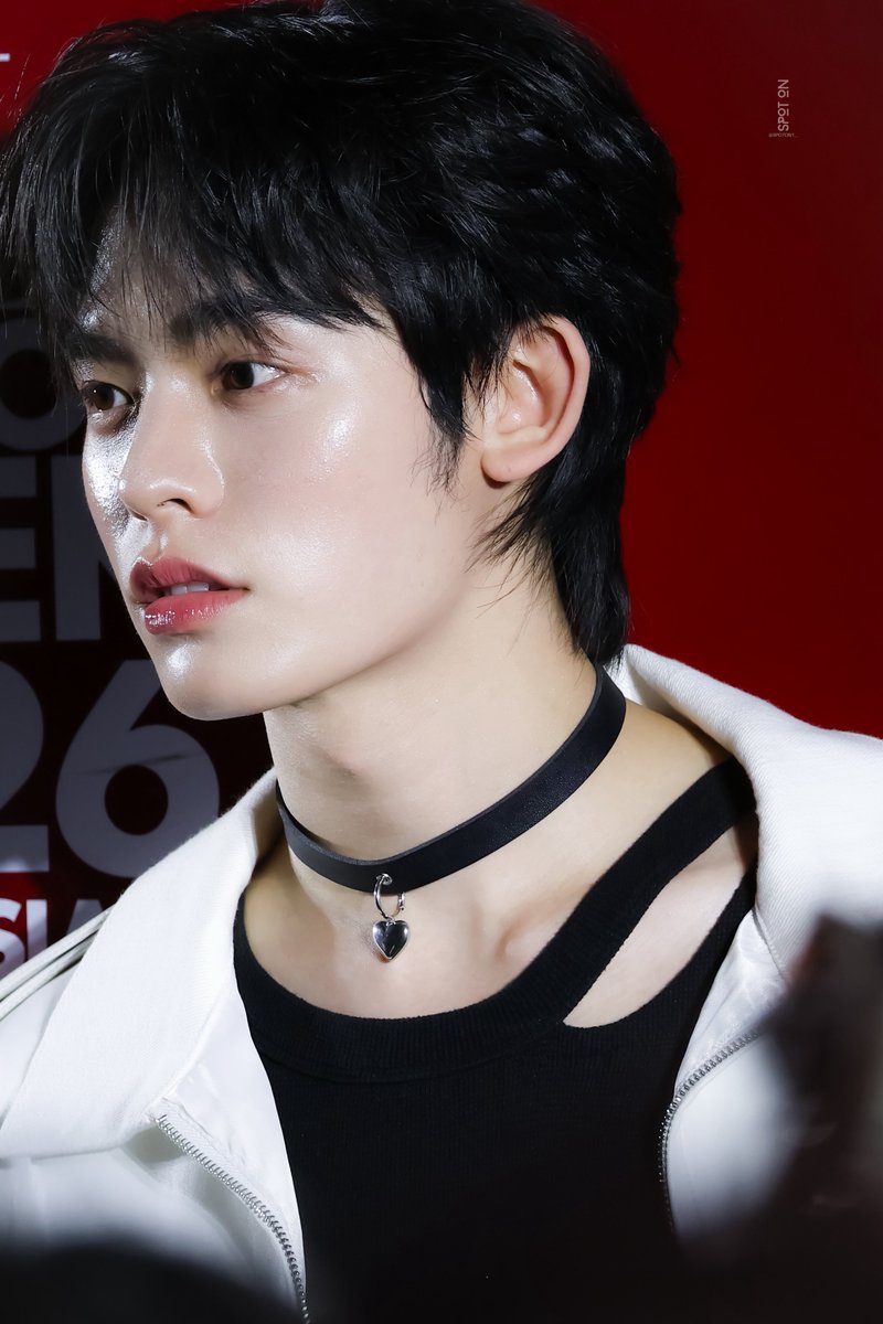 SpotOn1__'s tweet photo. โช้คเกอร์แมวดำอย่างเซ็กซี่เลยคับ 🖤

TEETEEPOR HOOKS EFW26
#TTPatEFW26ICONSIAM

「🐶🐻‍❄️ 25 OCT : ELLE FASHION WEEK 2026 : Hook’s Presented by O&amp;B」
#porsuppakarn | @porsuppakarn ❍🪽 https://t.co/HvOjZ18Zqj