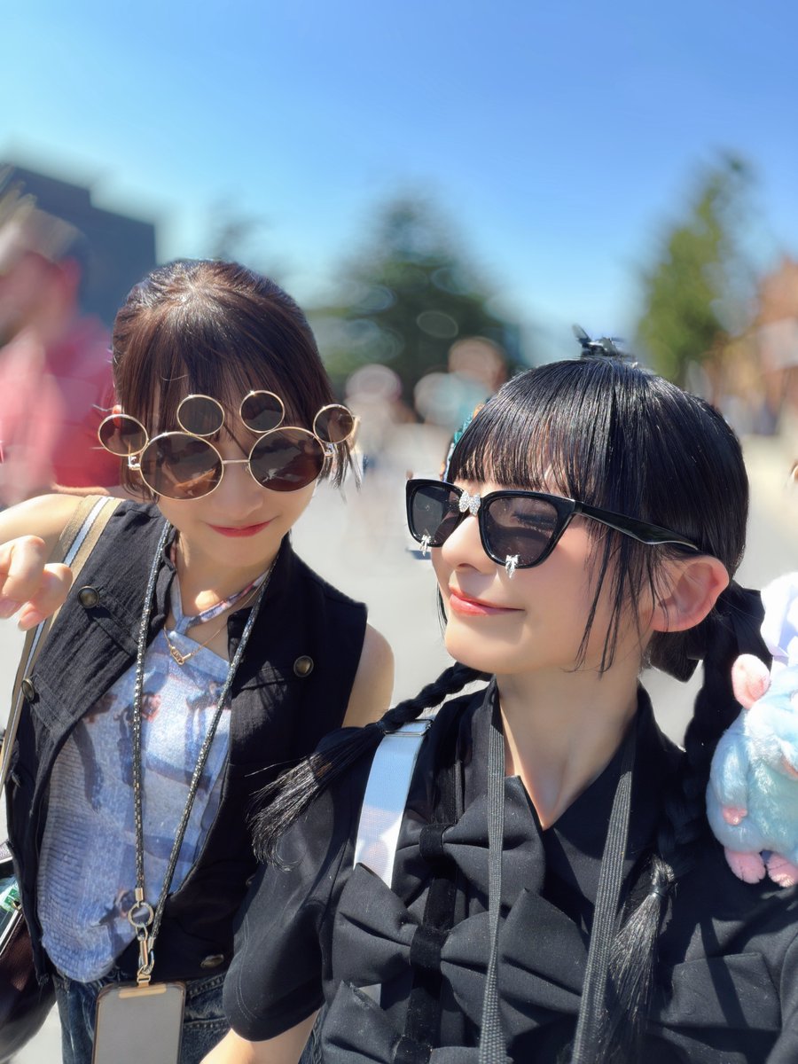 nagata_shiori_'s tweet photo. 萌ちゃんお誕生日おめでとう（≧∇≦*）
我らがリーダー！いつもありがとうの気持ちでいっぱいです🫶出会った時からずっと憧れのお姉さん♪

瞼を閉じた写真ばかりだった（≧∇≦*）キャキャ
幸せな1年になりますように🪄
 #ノイミー https://t.co/gtRFsd3RDJ